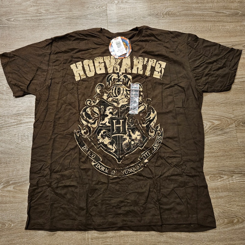 Harry Potter Hogwarts Crest T Shirt Mens 2XL Brown Hot Topic NWT Deadstock